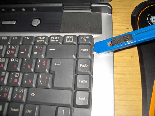 Fujitsu Amilo A1667G keyboard removal