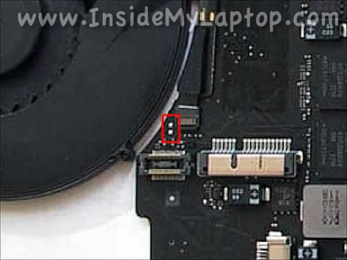 MBP-15-Retina-Mid-2012-Early-2013-power-on-pads