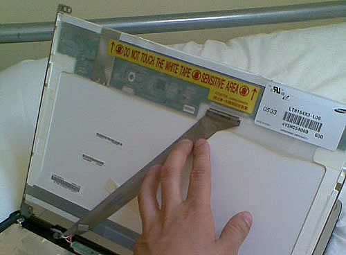 Replace broken screen on Satellite M40X Replace broken screen on Satellite M40X