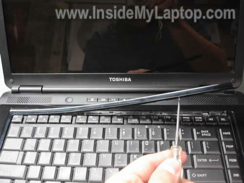 Toshiba Satellite L305D not showing video | Inside my laptop