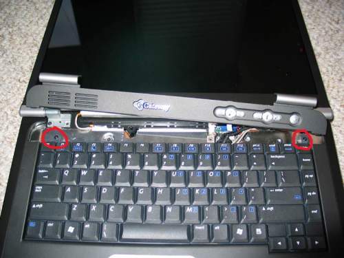 Gateway 7000 memory removal