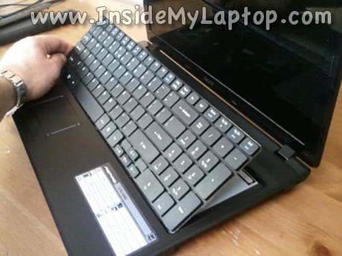 Continue removing laptop keyboard