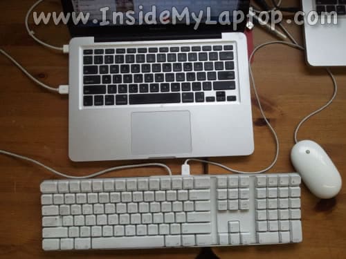 Test MacBook Pro with external keyboard and mouse