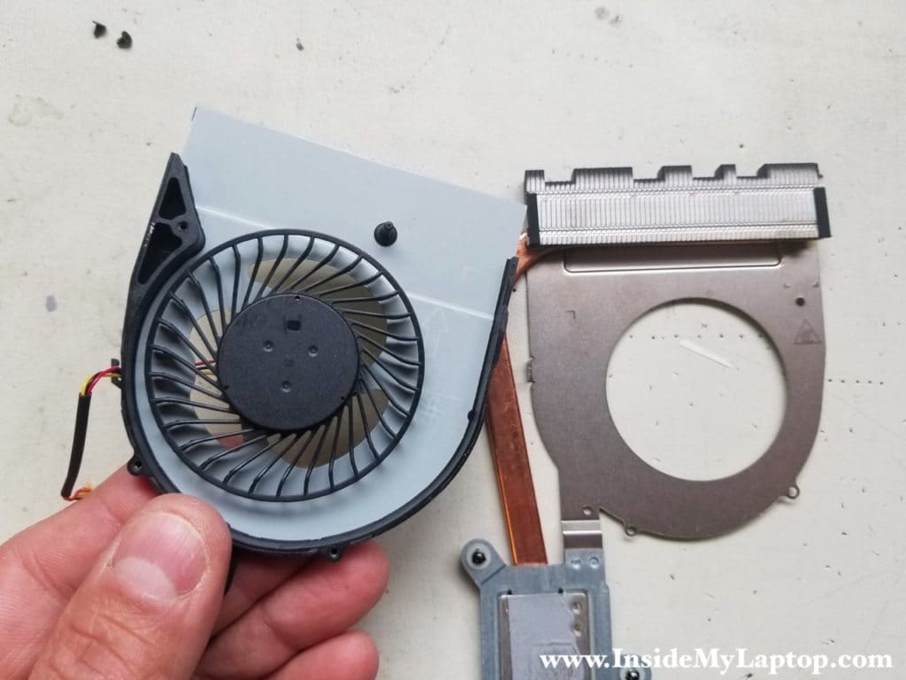 Dell Inspiron 15 5000 5558/5559 cooling fan removed