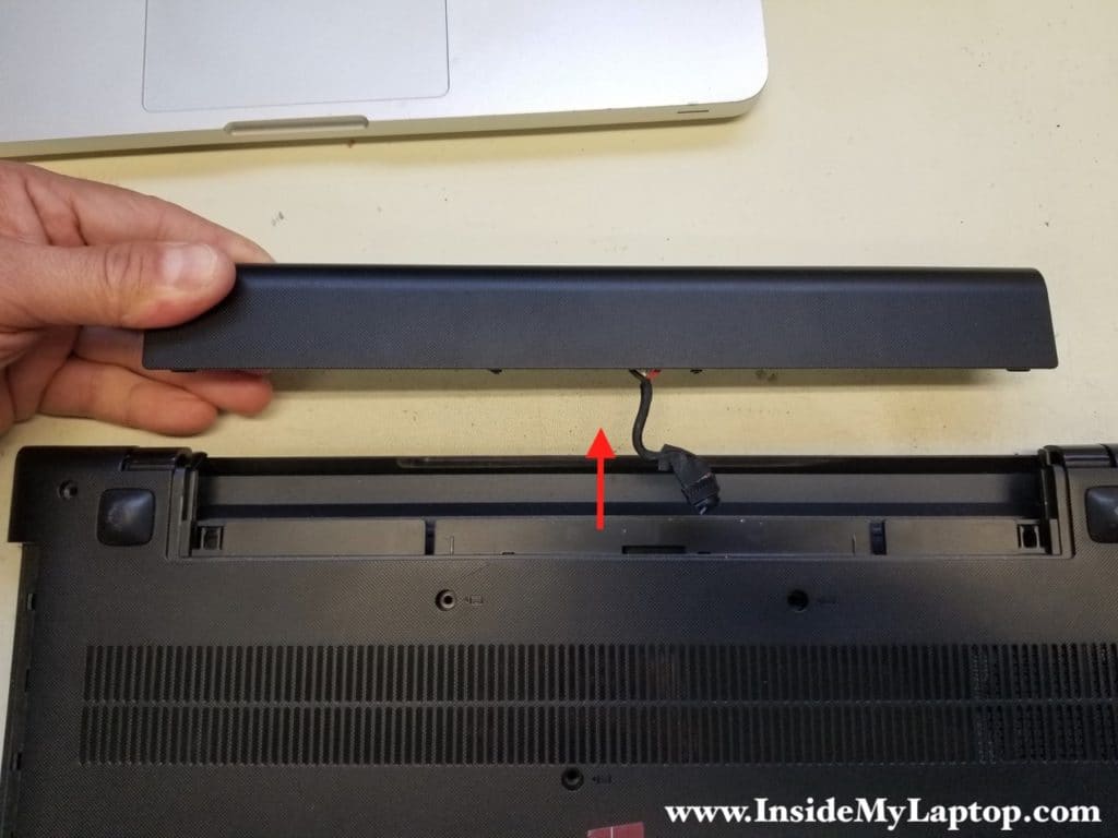 Lenovo ideapad 300-15ISK battery removed