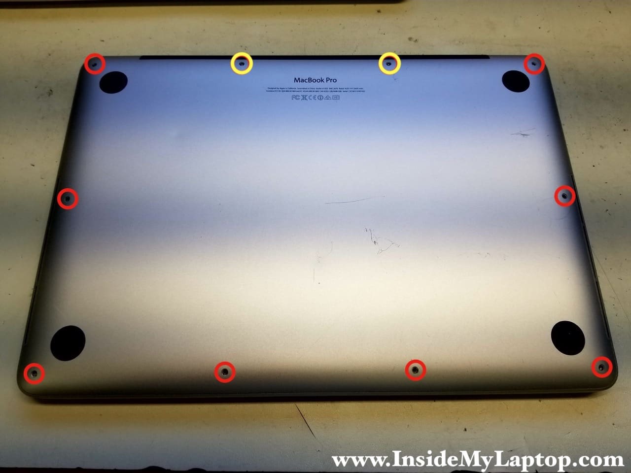 how to clean a macbook pro retina screen