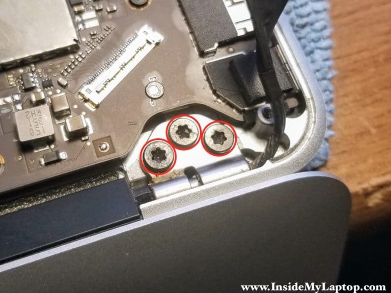 How to replace 13″ MacBook Air cracked screen – Inside my laptop