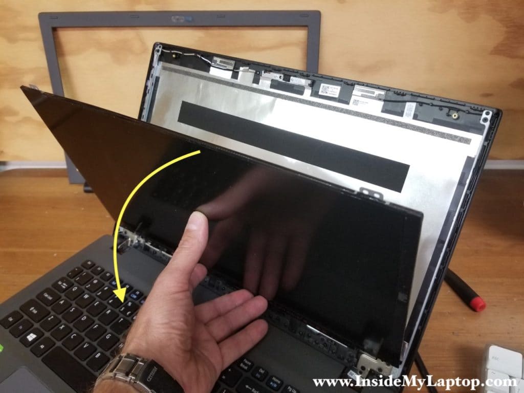 How to remove LCD screen