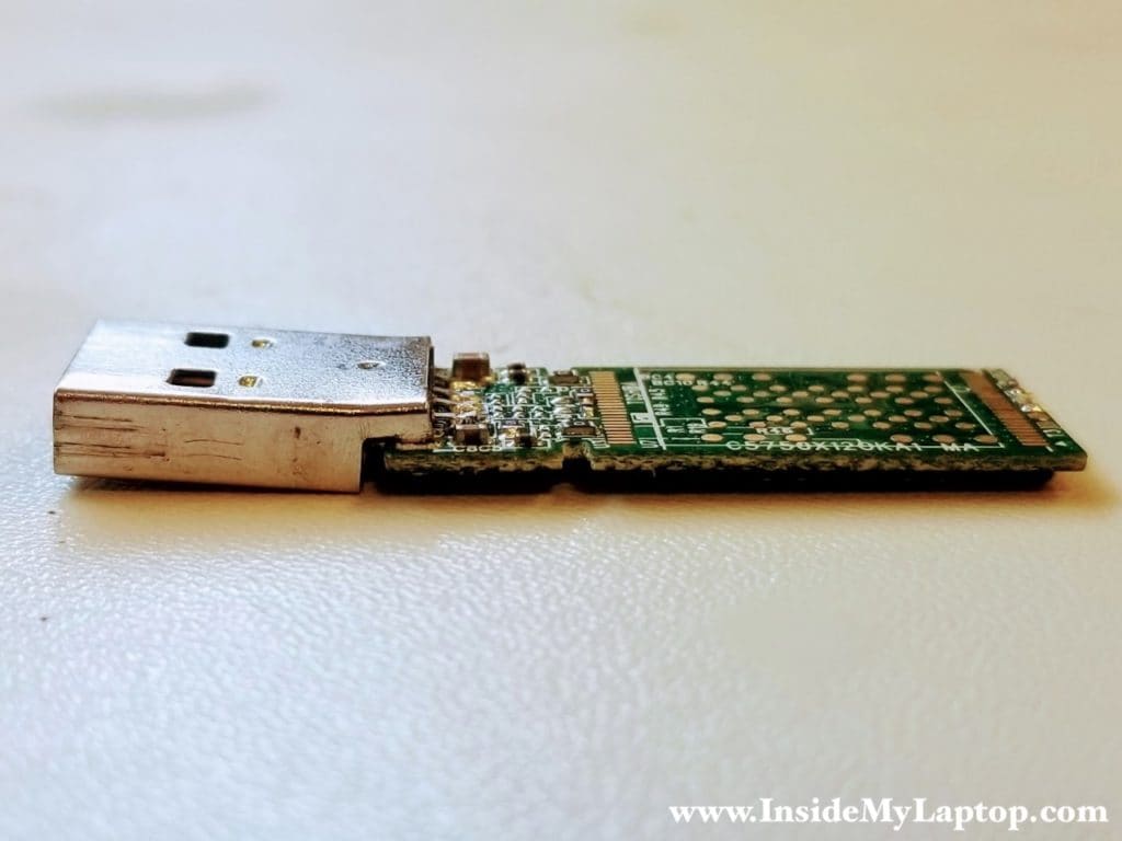 USB-Anschluss nach oben gebogen