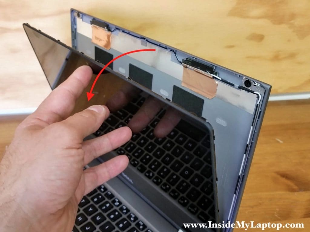 Continue removing touchscreen assembly