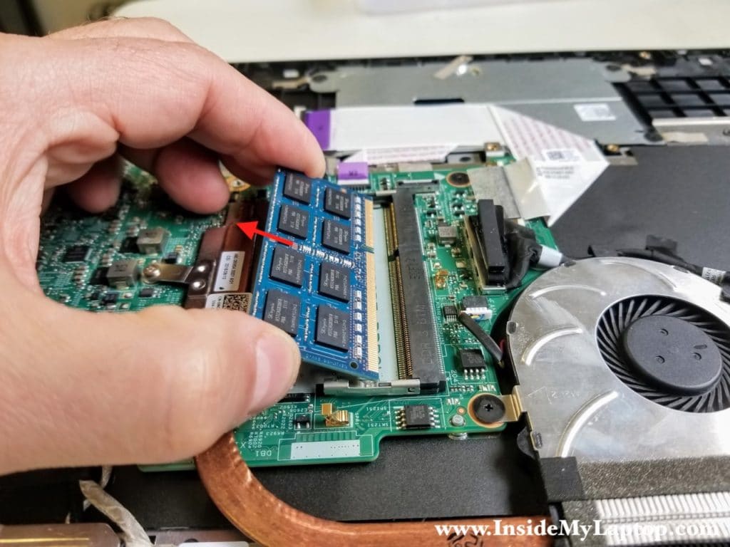 Remove RAM memory module