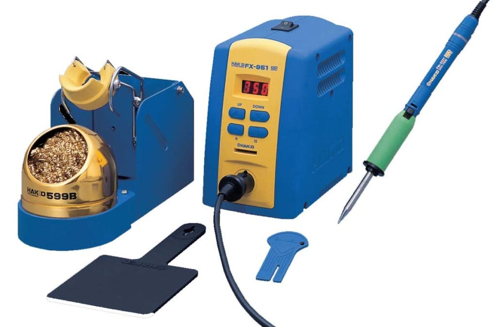 Hakko FX-951-66 soldering station