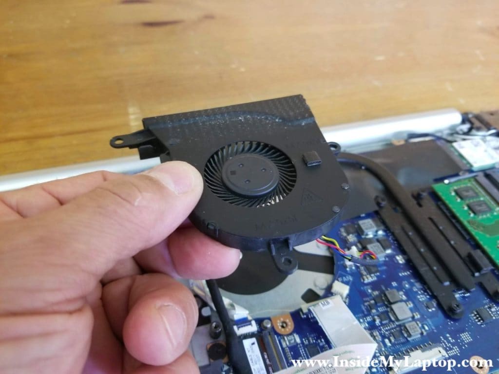 Remove laptop fan