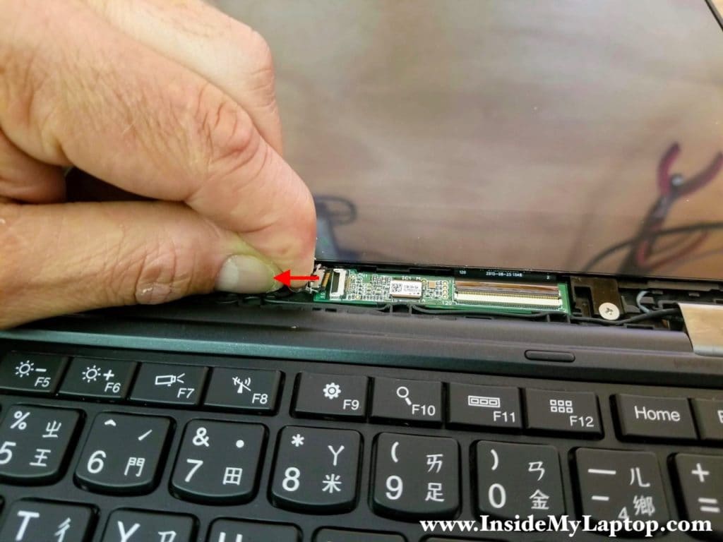 Unplug the digitizer cable from the LCD circuit board.