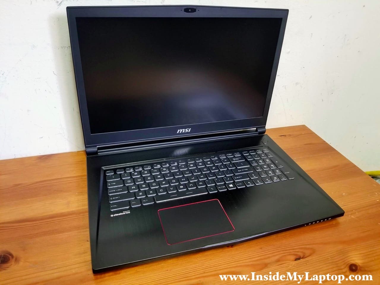Parte Superiore (Palmrest) E Base Inferiore Per MSI GS73 GS73VR 7RF 7RG (MS-17B1/B3) – Colore Nero