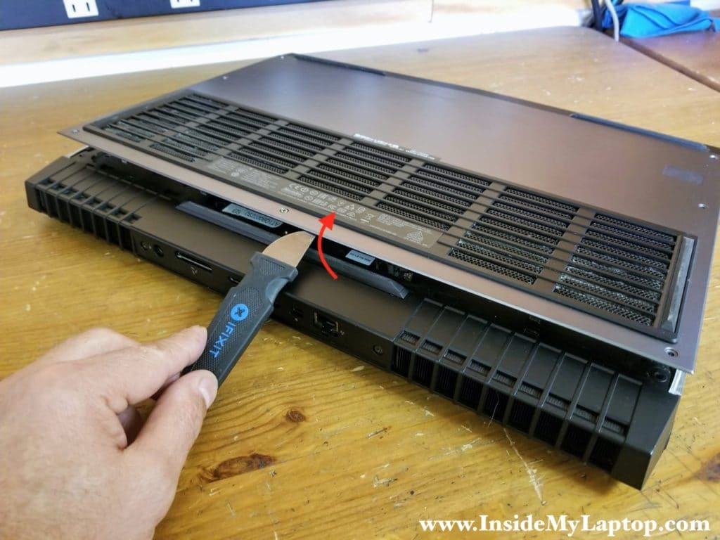 Start separating the bottom cover from the rest of the laptop and remove it.