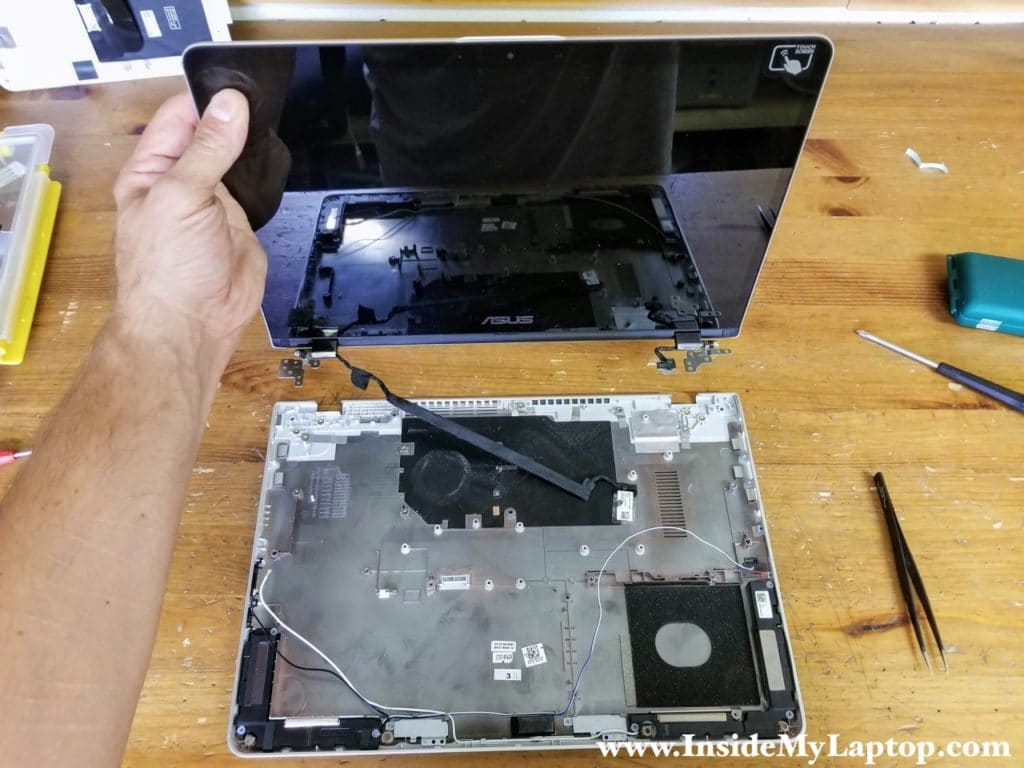 Now you can separate the display panel from the laptop base.