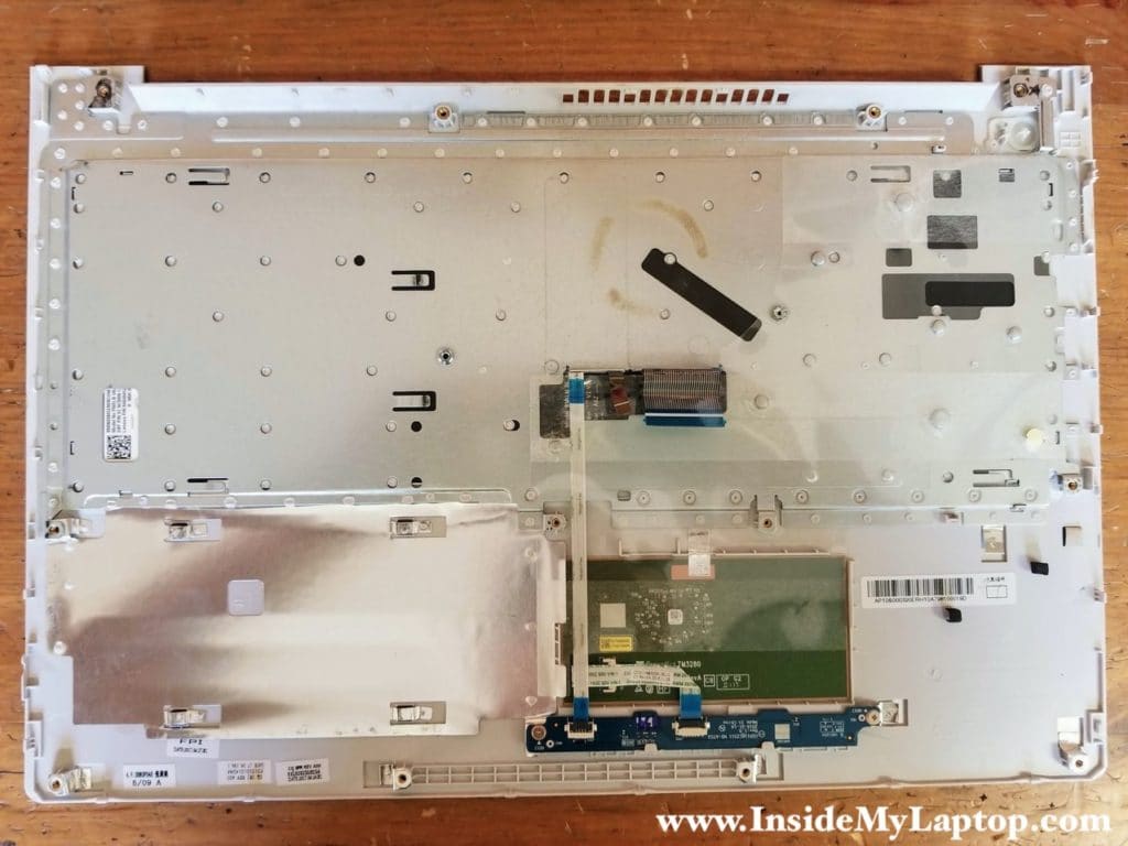 Lenovo Ideapad 510-15IKB / 510-15ISK laptop has the keyboard permanently attached to the top case.