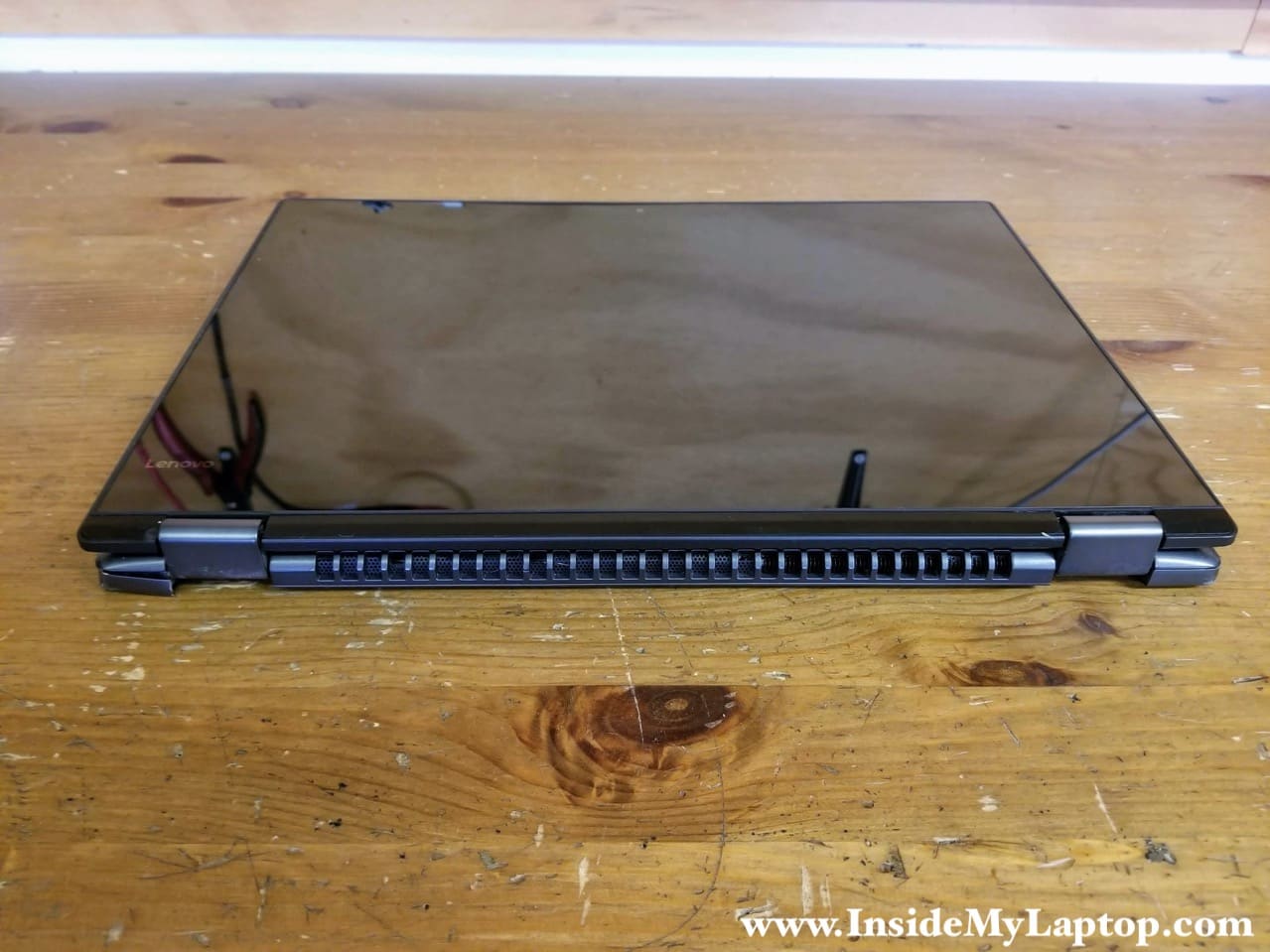 Replacing screen on Lenovo Ideapad Flex 5 1470 1570 Inside my laptop