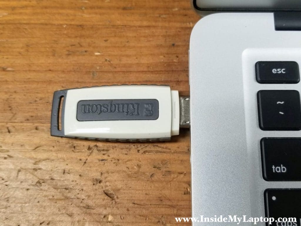 Only about 2/3 of the connector fits in into the left USB port and doesn't go any further.