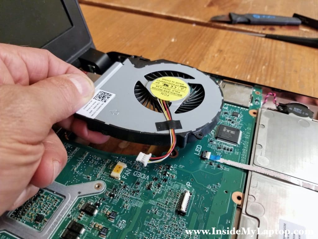 Lift up the right fan and disconnect it from the motherboard. Remove the right fan.