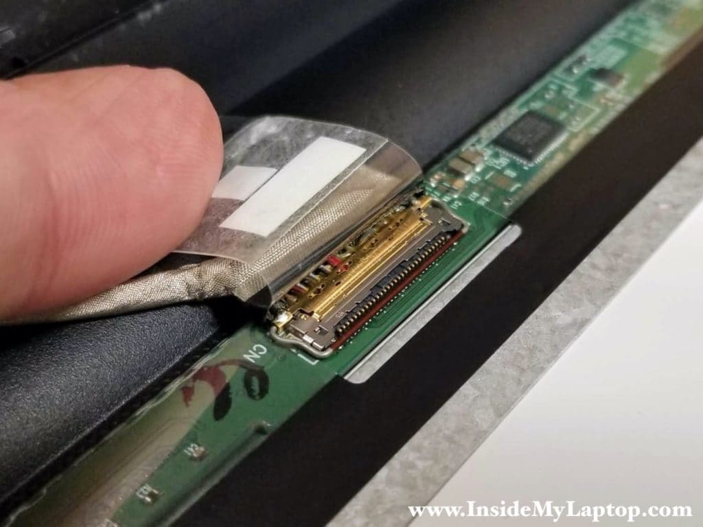 The connector has to be unlocked before you can disconnect the cable from the screen.