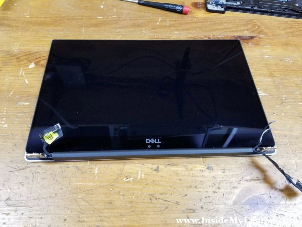 In Dell XPS 13 9370 laptop the display panel is a sealed unit and the LCD screen cannot be removed.