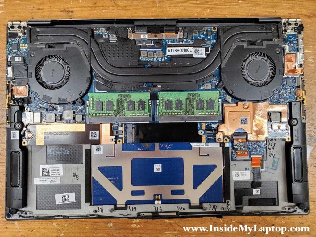 Dell XPS 15 9500 laptop has two memory slots.