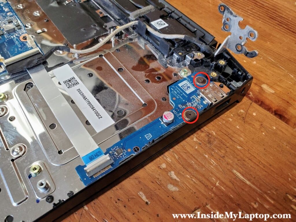 The left USB port is located on a separate board.
